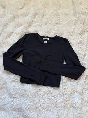 Aritzia Contour Cropped Black Long-Sleeve Crewneck Top